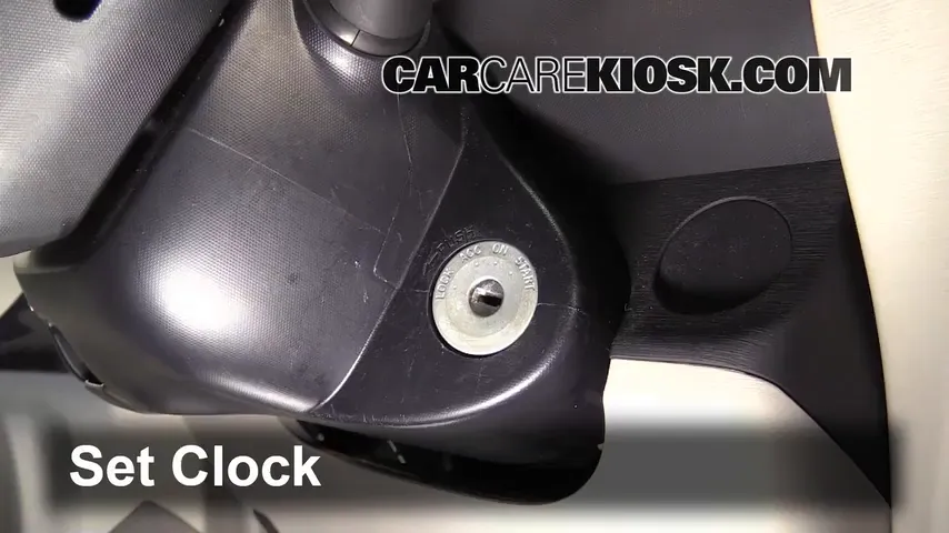 2012 Scion iQ 1.3L 4 Cyl. Horloge Régler l'horloge